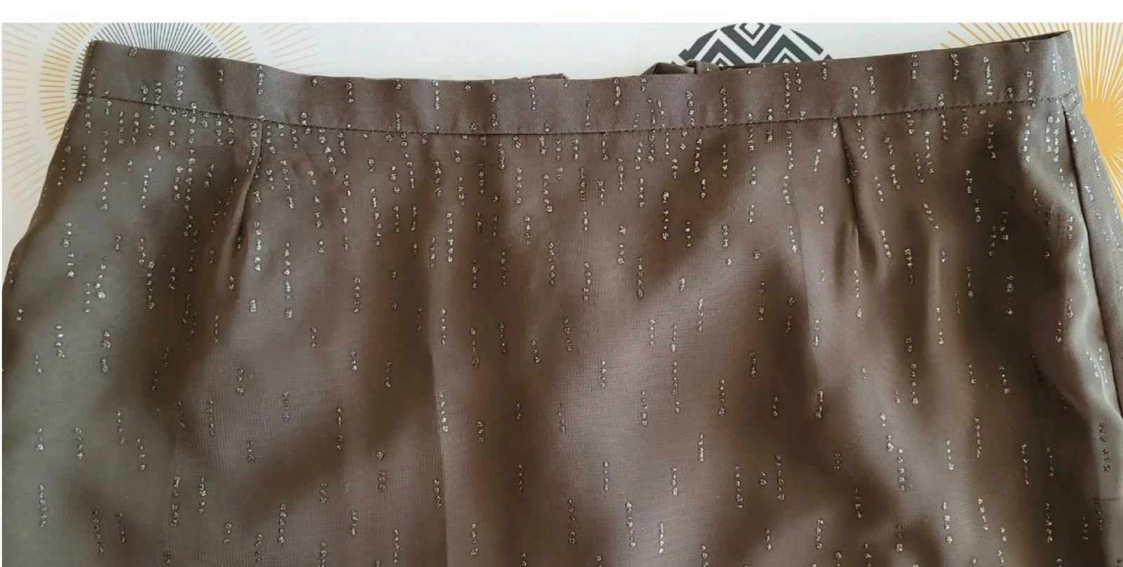 Bandolera Jupe TFr36/TS -Longa&Dobras -Voile Kaki com Brilhos em Ótimo Estado – photo 8